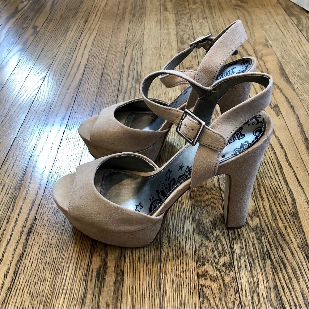 ✨3/$30✨ Brash Oatmeal Beige Faux-Suede Platform Heels | 9​​
